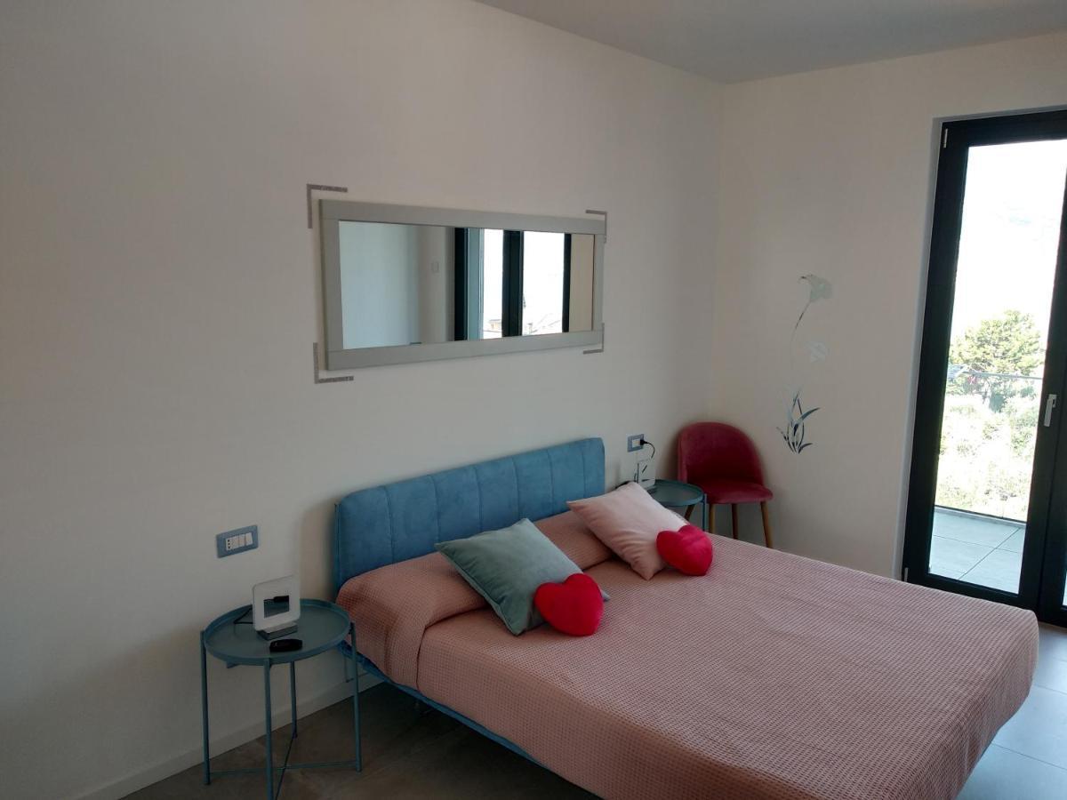 Blue Sky Garda - Zaffiro Apartment Малчезине Екстериор снимка